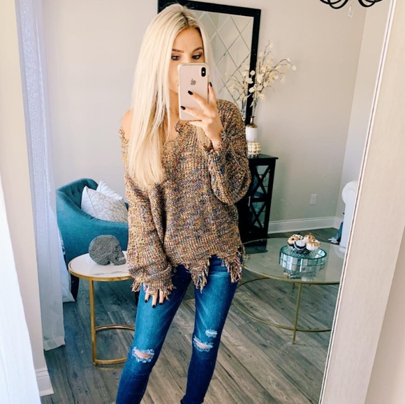 New Distressed fringe Off shoulder V neck sweater - Picture 3 of 6